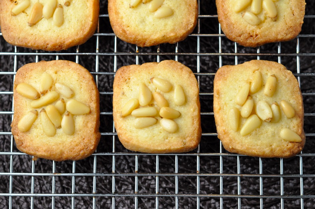 Buttery Pine Nut Cookies